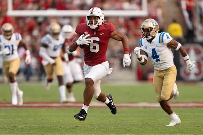 Stanford Cardinal wide receiver Elijah Higgins (6) runs for a touchdown against UCLA Bruins defensive back Stephan Blaylock (4).